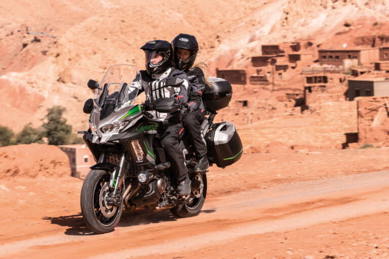 カワサキ|ヴェルシス1000SE|2024年モデル|カワサキ「ヴェルシス1000SE」の2024年モデルが登場! 4気筒&17インチ、電子制御サスペンション装備