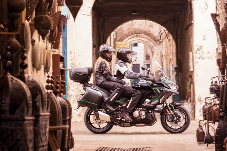 カワサキ|ヴェルシス1000SE|2024年モデル|カワサキ「ヴェルシス1000SE」の2024年モデルが登場! 4気筒&17インチ、電子制御サスペンション装備