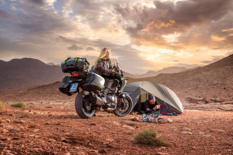 カワサキ|ヴェルシス1000SE|2024年モデル|カワサキ「ヴェルシス1000SE」の2024年モデルが登場! 4気筒&17インチ、電子制御サスペンション装備