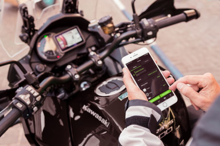 カワサキ|ヴェルシス1000SE|2024年モデル|カワサキ「ヴェルシス1000SE」の2024年モデルが登場! 4気筒&17インチ、電子制御サスペンション装備