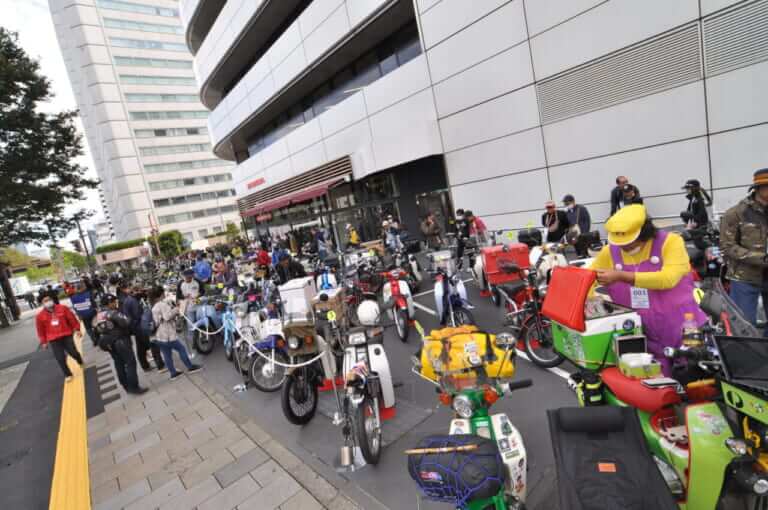 第26回 カフェカブミーティングin青山|ホンダ本社をカブジャックだ! 「第26回 カフェカブミーティングin青山」開催