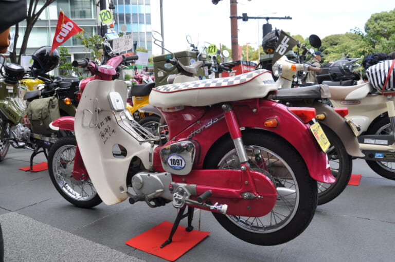 第26回 カフェカブミーティングin青山|ホンダ本社をカブジャックだ! 「第26回 カフェカブミーティングin青山」開催