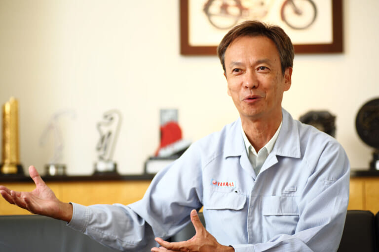 ヤマハ発動機|執行役員|西田豊士|もう二度と新車は買えないSR400……でも部品なら? ヤマハ内で「SRパーツの永年供給案」が浮上中?!