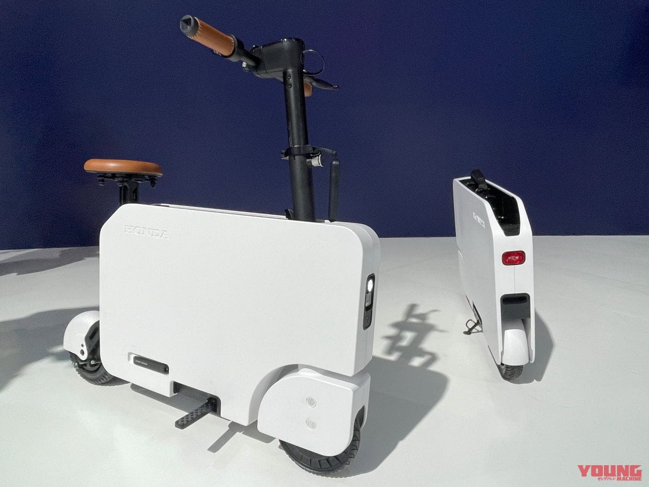 復活のモトコンポ?! ホンダが「モトコンパクト」をJMS2023に展示! 箱型に折り畳める電動バイクがアメリカから渡来