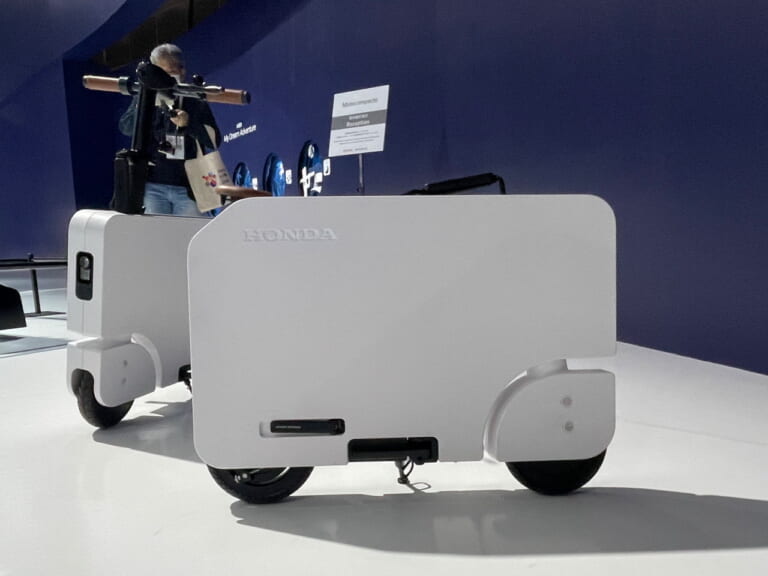 ホンダ|モトコンパクト|復活のモトコンポ?! ホンダが「モトコンパクト」をJMS2023に展示! 箱型に折り畳める電動バイクがアメリカから渡来