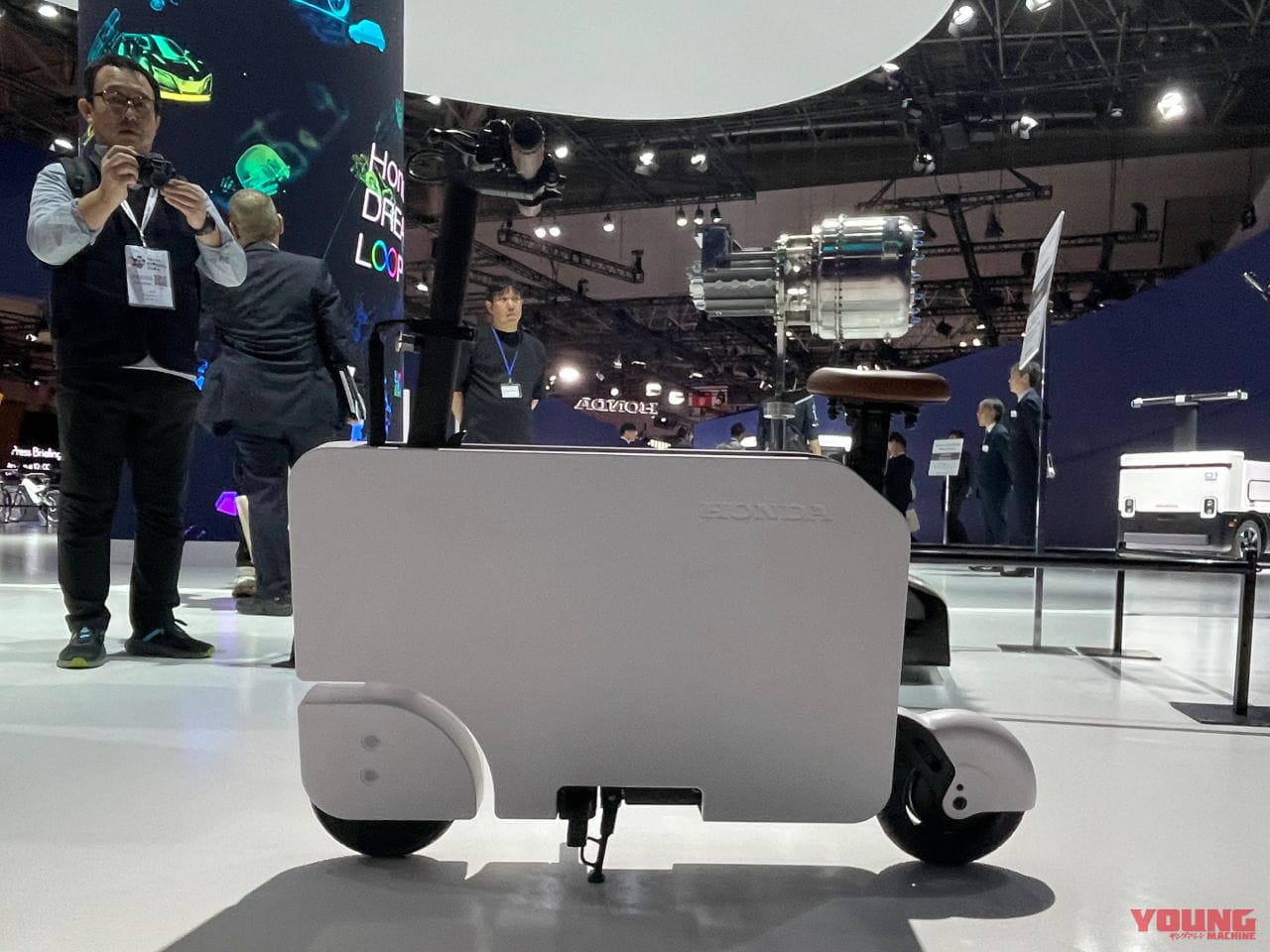 |復活のモトコンポ?! ホンダが「モトコンパクト」をJMS2023に展示! 箱型に折り畳める電動バイクがアメリカから渡来