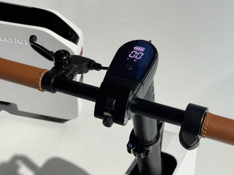 ホンダ|モトコンパクト|復活のモトコンポ?! ホンダが「モトコンパクト」をJMS2023に展示! 箱型に折り畳める電動バイクがアメリカから渡来