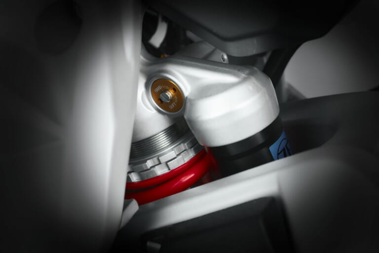 Superveloce 98 Edizione Limitata|【限定300台】98cc単気筒の“最初の1台”をオマージュ! MVアグスタが「スーパーヴェローチェ98 限定エディション」を発表