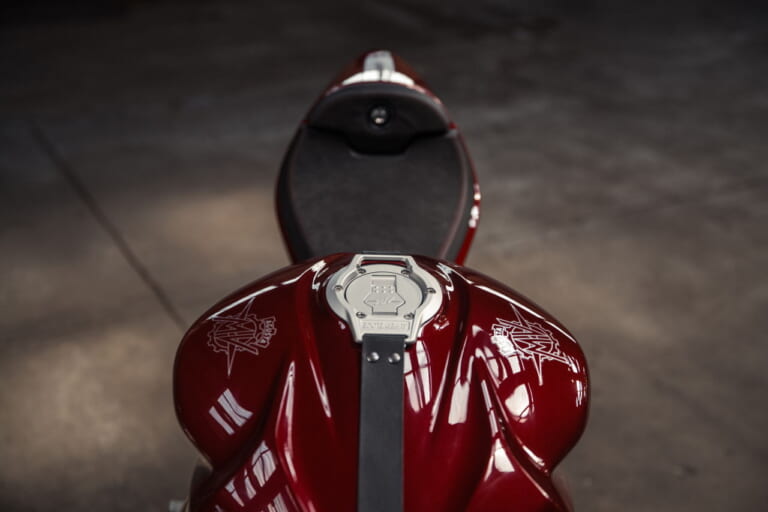 Superveloce 98 Edizione Limitata AMBIENT|【限定300台】98cc単気筒の“最初の1台”をオマージュ! MVアグスタが「スーパーヴェローチェ98 限定エディション」を発表