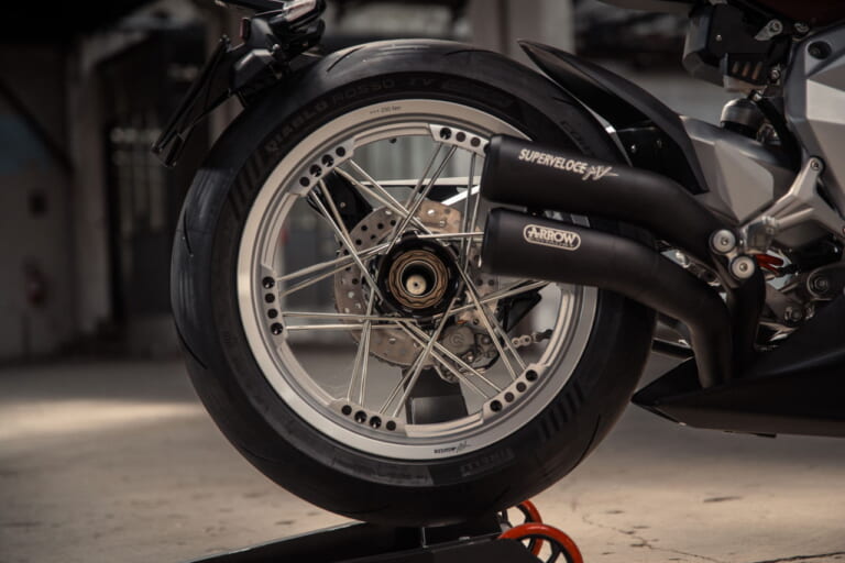 Superveloce 98 Edizione Limitata AMBIENT|【限定300台】98cc単気筒の“最初の1台”をオマージュ! MVアグスタが「スーパーヴェローチェ98 限定エディション」を発表