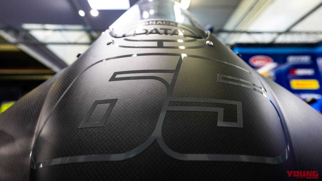 |ジョナサン・レイがヤマハYZF-R1で走り出す! ゼッケン65のテスト仕様車とレーシングスーツ姿を初公開