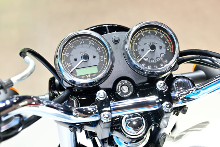 カワサキ W230 メーター|エンジンはKLX230と同じようで別モノ!! カワサキ「メグロS1」「W230」のことをガッツリ聞いてきた!