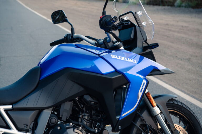 スズキ|Vストローム800|スズキが新型車「Vストローム800」を発表! フロント19インチ化で舗装路の快適性能を向上【欧州ではRE/SEの名も!?】