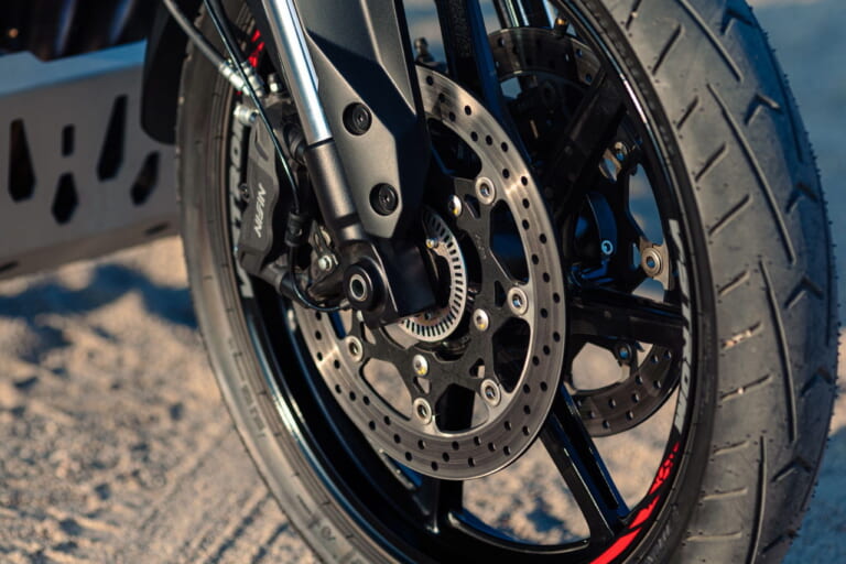 スズキ|Vストローム800|スズキが新型車「Vストローム800」を発表! フロント19インチ化で舗装路の快適性能を向上【欧州ではRE/SEの名も!?】