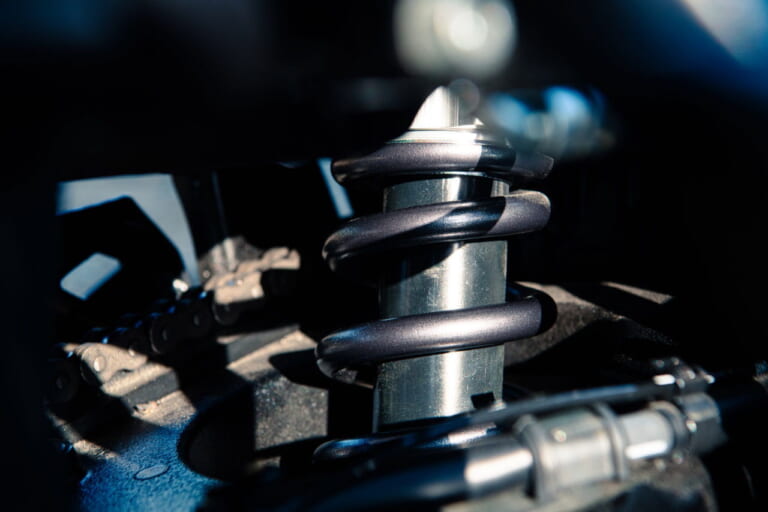 スズキ|Vストローム800|スズキが新型車「Vストローム800」を発表! フロント19インチ化で舗装路の快適性能を向上【欧州ではRE/SEの名も!?】