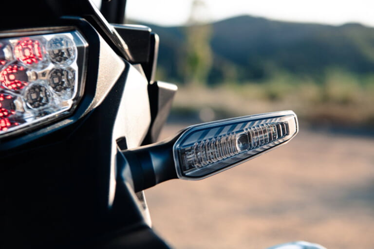 スズキ|Vストローム800|スズキが新型車「Vストローム800」を発表! フロント19インチ化で舗装路の快適性能を向上【欧州ではRE/SEの名も!?】