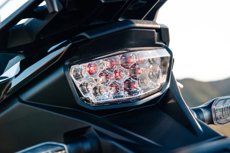 スズキ|Vストローム800|スズキが新型車「Vストローム800」を発表! フロント19インチ化で舗装路の快適性能を向上【欧州ではRE/SEの名も!?】