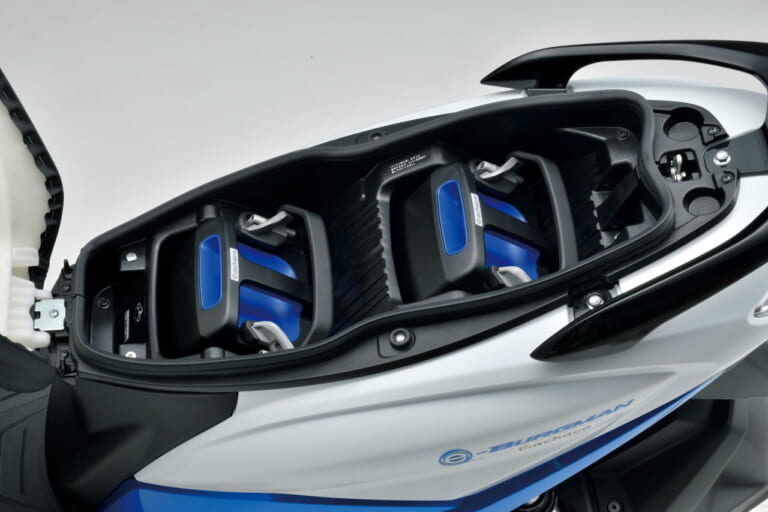 e-BURGMAN|スズキがJMS2023で電動スクーターや水素エンジン試験車両を展示! 市販車はVストSXやハヤブサが並ぶ【JMS2023】