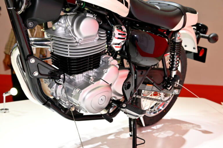 カワサキ W230 エンジン|エンジンはKLX230と同じようで別モノ!! カワサキ「メグロS1」「W230」のことをガッツリ聞いてきた!