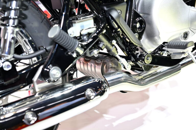 カワサキ W230 エキゾースト チャンバー|エンジンはKLX230と同じようで別モノ!! カワサキ「メグロS1」「W230」のことをガッツリ聞いてきた!