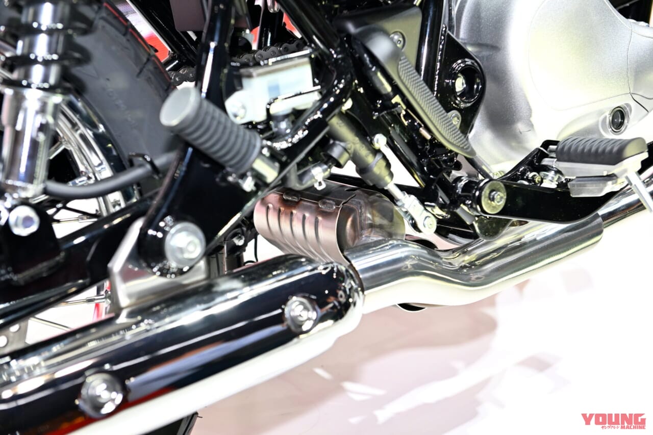 カワサキ W230 エキゾースト チャンバー|エンジンはKLX230と同じようで別モノ!! カワサキ「メグロS1」「W230」のことをガッツリ聞いてきた!