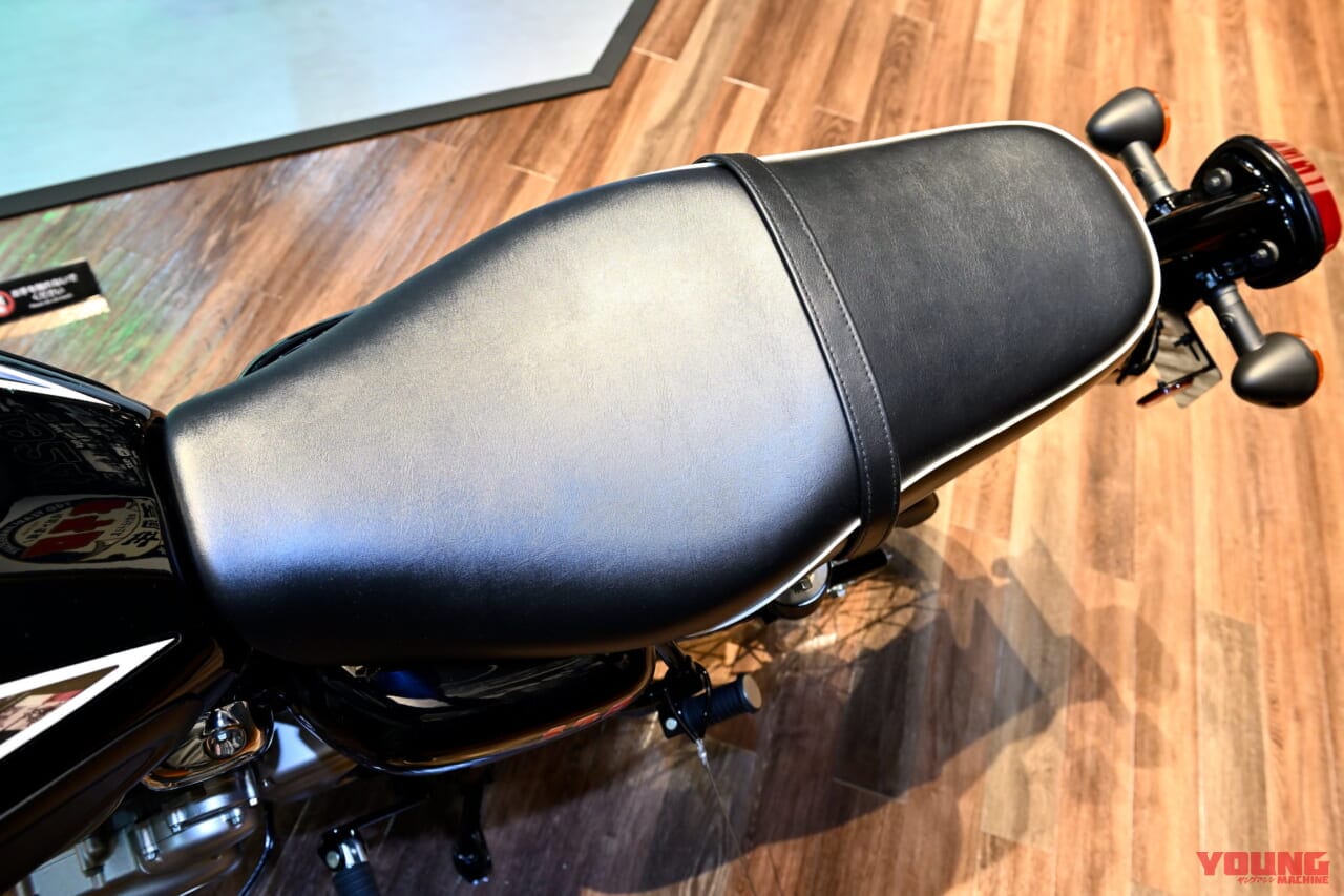 カワサキ MEGURO S1 シート|エンジンはKLX230と同じようで別モノ!! カワサキ「メグロS1」「W230」のことをガッツリ聞いてきた!