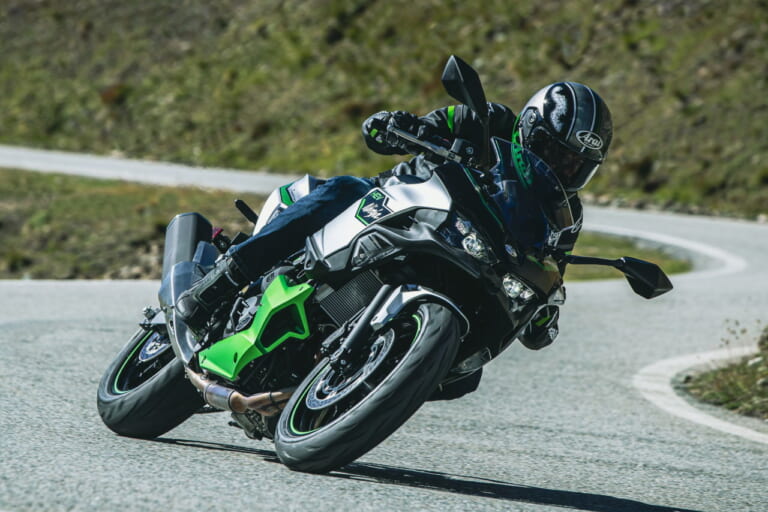 カワサキ|ニンジャ7ハイブリッド|欧州仕様|2024年モデル|カワサキ「ニンジャ7 ハイブリッド」爆誕!! モーターサイクル初のストロングハイブリッドを採用、エンジンは451ccツインだ!