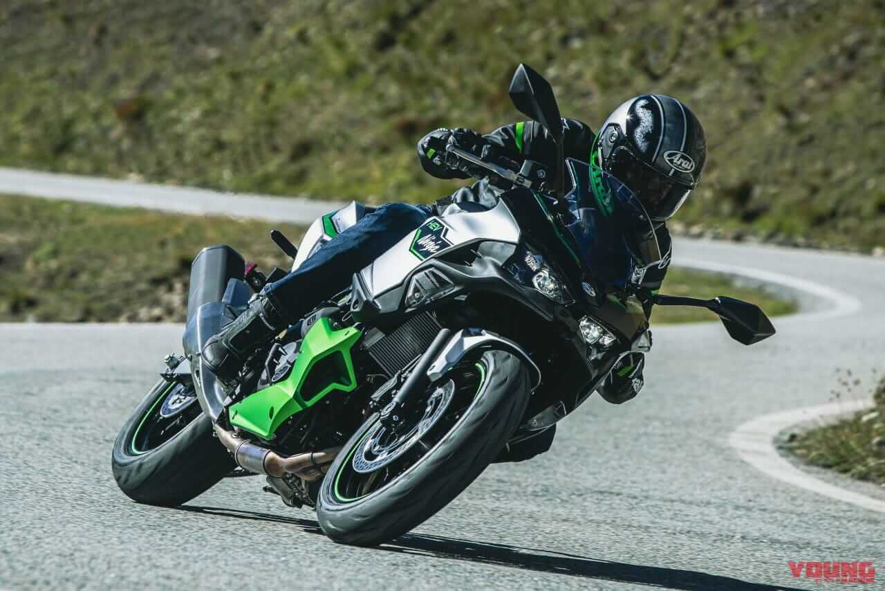 |カワサキ「ニンジャ7 ハイブリッド」爆誕!! モーターサイクル初のストロングハイブリッドを採用、エンジンは451ccツインだ!