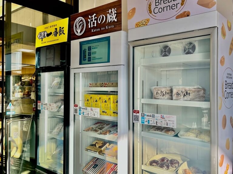 NEXCO東日本|早朝夜間ツーリング捗る! QR読み込みだけで決済可能な無人販売機「スマリテ」東関東道酒々井PA(下り)に設置【高速道路エリア初の実証実験】