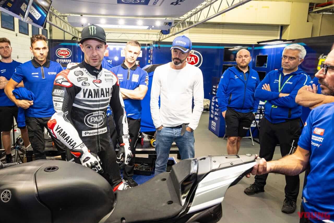 |ジョナサン・レイがヤマハYZF-R1で走り出す! ゼッケン65のテスト仕様車とレーシングスーツ姿を初公開