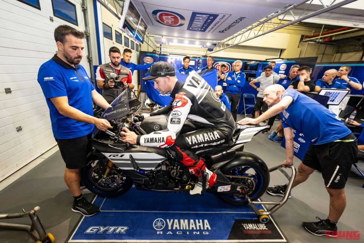 |ジョナサン・レイがヤマハYZF-R1で走り出す! ゼッケン65のテスト仕様車とレーシングスーツ姿を初公開