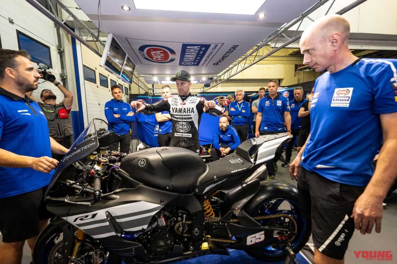 |ジョナサン・レイがヤマハYZF-R1で走り出す! ゼッケン65のテスト仕様車とレーシングスーツ姿を初公開