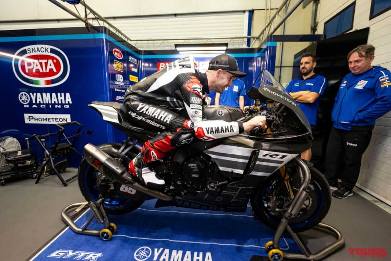 |ジョナサン・レイがヤマハYZF-R1で走り出す! ゼッケン65のテスト仕様車とレーシングスーツ姿を初公開