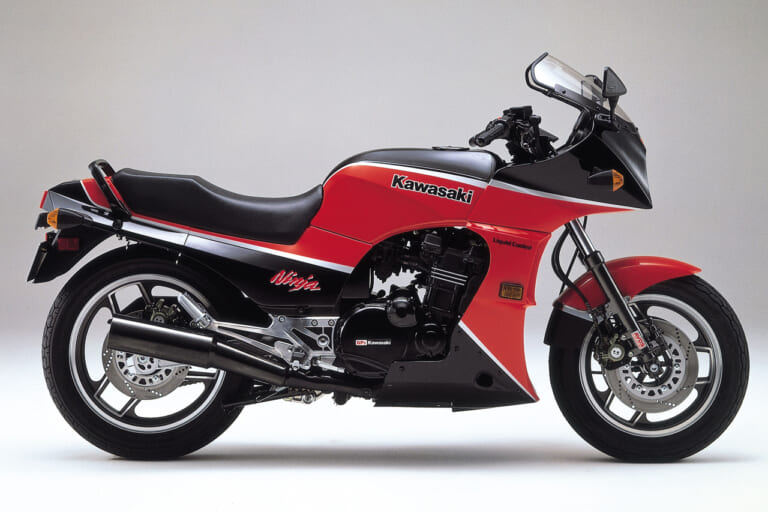 カワサキ|GPZ900R|1985|A2|2024新型カワサキ ニンジャ650/1000SXに“ニンジャ誕生40周年記念カラー”が登場 【これが“離陸に備えよ”への答えなのか?! |EICMAミラノショー】