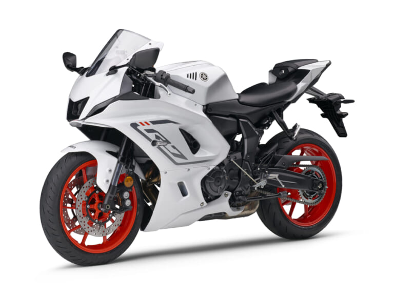 ヤマハ|YZF-R7|【SCOOP!!】ハーフかフルか、その両方か?! 好評のスズキGSX-8Sに“カウル付き”が近日登場か