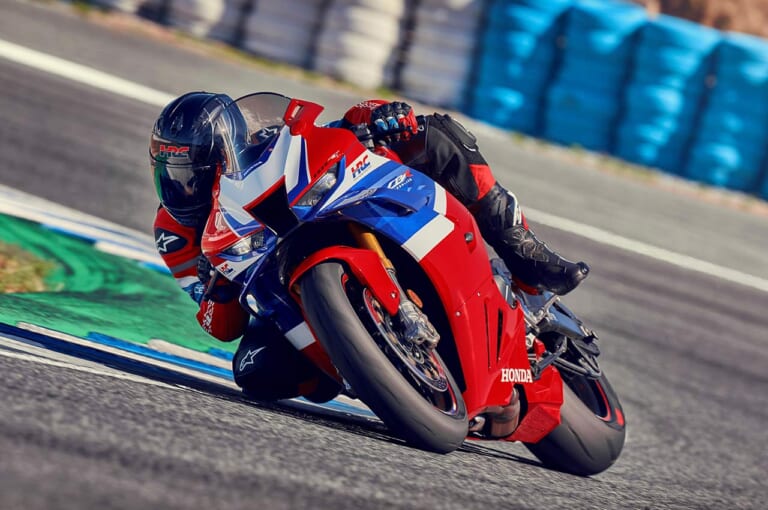 2024新型ホンダCBR1000RR-Rファイアーブレード/SPが渾身のモデルチェンジ 【EICMAミラノショー】