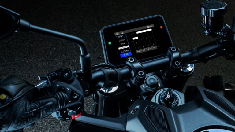 ヤマハ|MT-09|欧州仕様|2024年モデル|ヤマハが新型「MT-09」を発表! “削ぎ落とし”ボディに刷新、メーターや3眼顔も新世代に