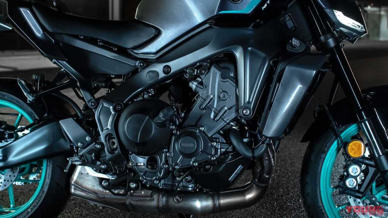 |ヤマハが新型「MT-09」を発表! “削ぎ落とし”ボディに刷新、メーターや3眼顔も新世代に