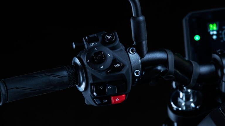 ヤマハ|MT-09|欧州仕様|2024年モデル|ヤマハが新型「MT-09」を発表! “削ぎ落とし”ボディに刷新、メーターや3眼顔も新世代に