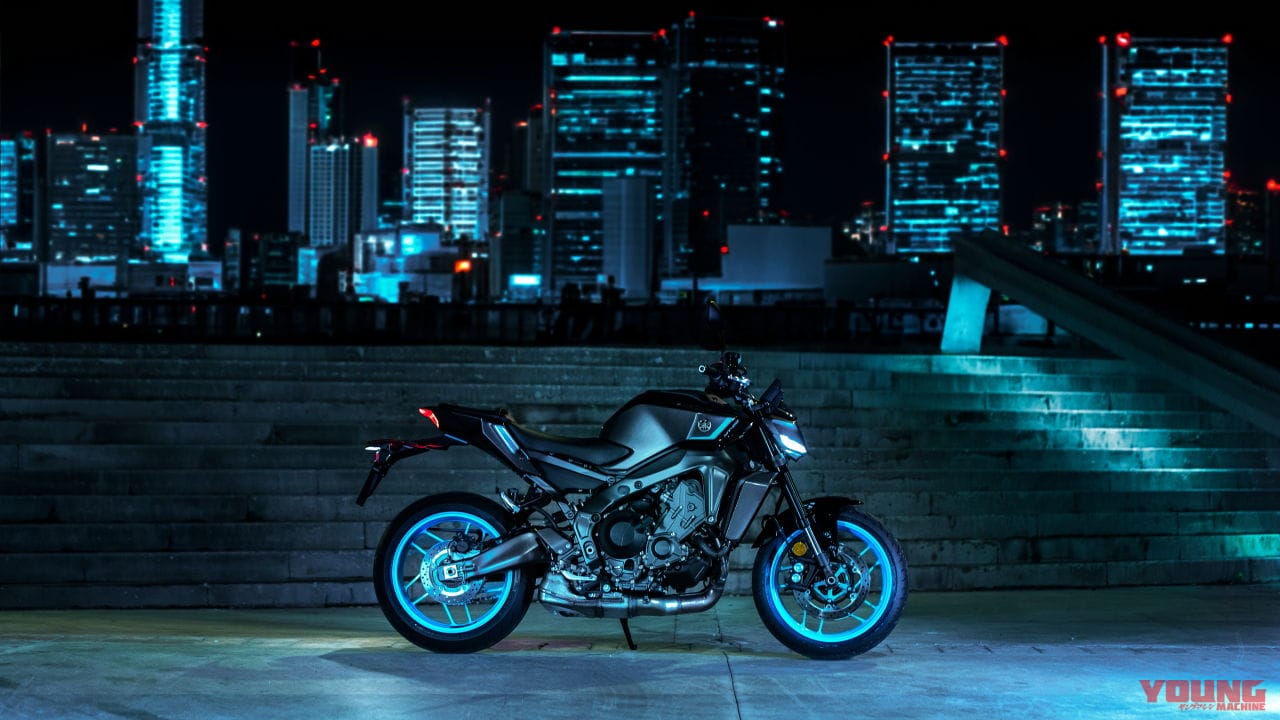 |ヤマハが新型「MT-09」を発表! “削ぎ落とし”ボディに刷新、メーターや3眼顔も新世代に