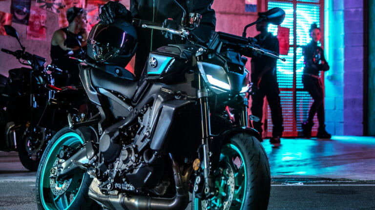 ヤマハが新型「MT-09」を発表! “削ぎ落とし”ボディに刷新、メーターや3眼顔も新世代に
