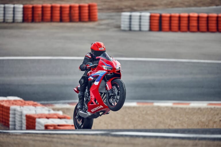 ホンダ|CBR650R E-clutch||2024新型ホンダCBR650R&CB650Rが公開【E-クラッチ搭載、もう半クラは不要!|EICMAミラノショー】