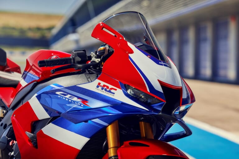 ホンダCBR1000RR-RファイアーブレードSP|2024新型ホンダCBR1000RR-Rファイアーブレード/SPが渾身のモデルチェンジ 【EICMAミラノショー】