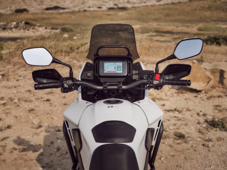 ホンダ|NX500|2024新型ホンダNX500が登場!【CB500Xからの転生&車名変更に国内版の400Xも続く?|EICMAミラノショー】