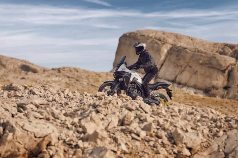 ホンダ|NX500|2024新型ホンダNX500が登場!【CB500Xからの転生&車名変更に国内版の400Xも続く?|EICMAミラノショー】