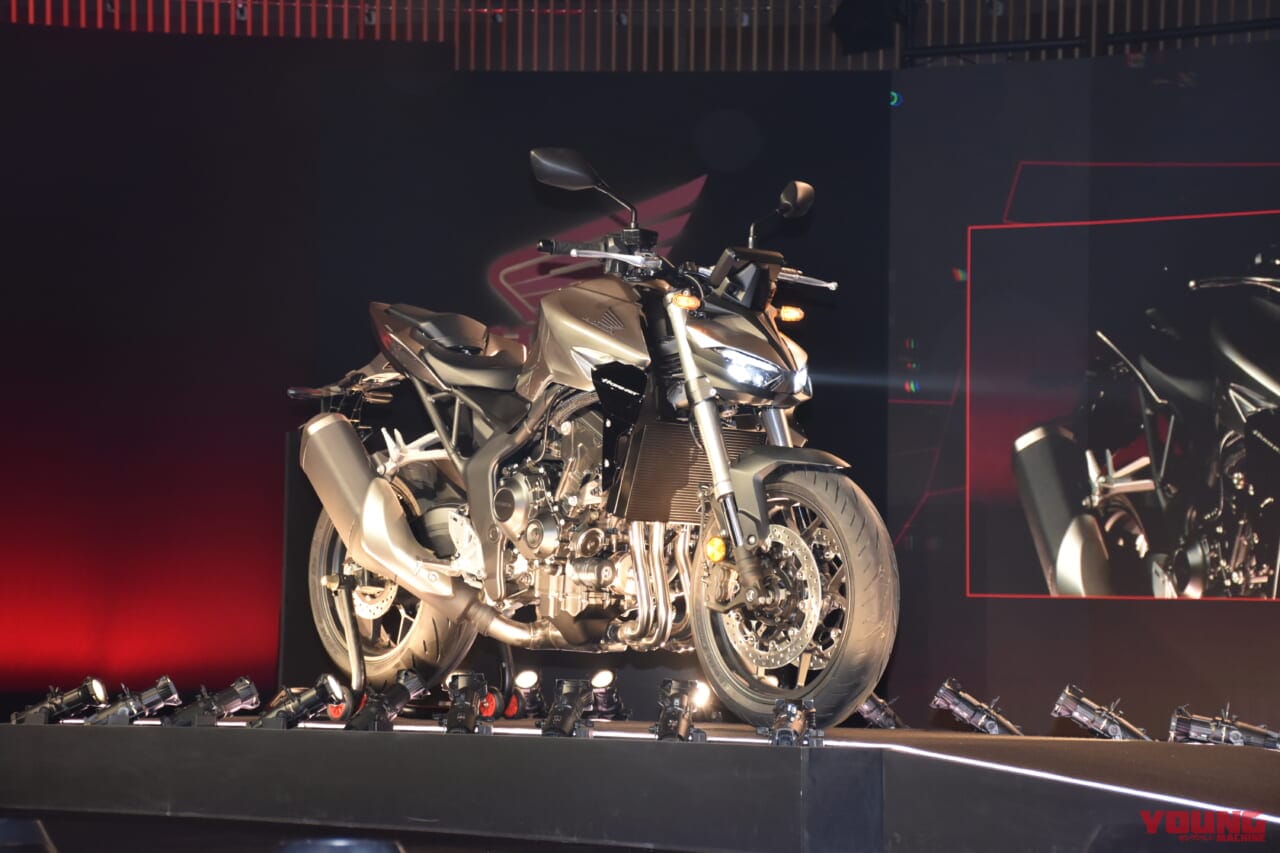 ホンダ|CB1000ホーネット|2024新型ホンダCB1000ホーネットのレッドを現地会場から補足!! 写真中心でお届けします【EICMAミラノショー】