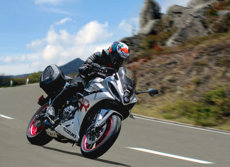 スズキ|GSX-8R|2024新型スズキGSX-8Rが初披露【GSX-8Sの派生型となる新型フルカウルスポーツ|EICMAミラノショー】