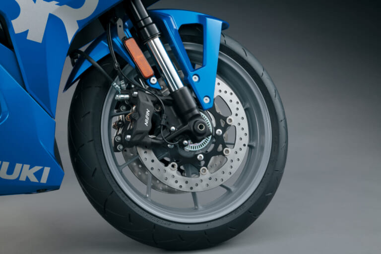 SUZUKI GSX-8R|2024新型スズキGSX-8Rが初披露【GSX-8Sの派生型となる新型フルカウルスポーツ|EICMAミラノショー】