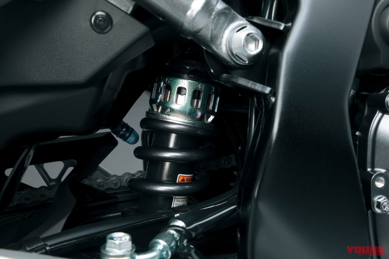 SUZUKI GSX-8R|2024新型スズキGSX-8Rが初披露【GSX-8Sの派生型となる新型フルカウルスポーツ|EICMAミラノショー】