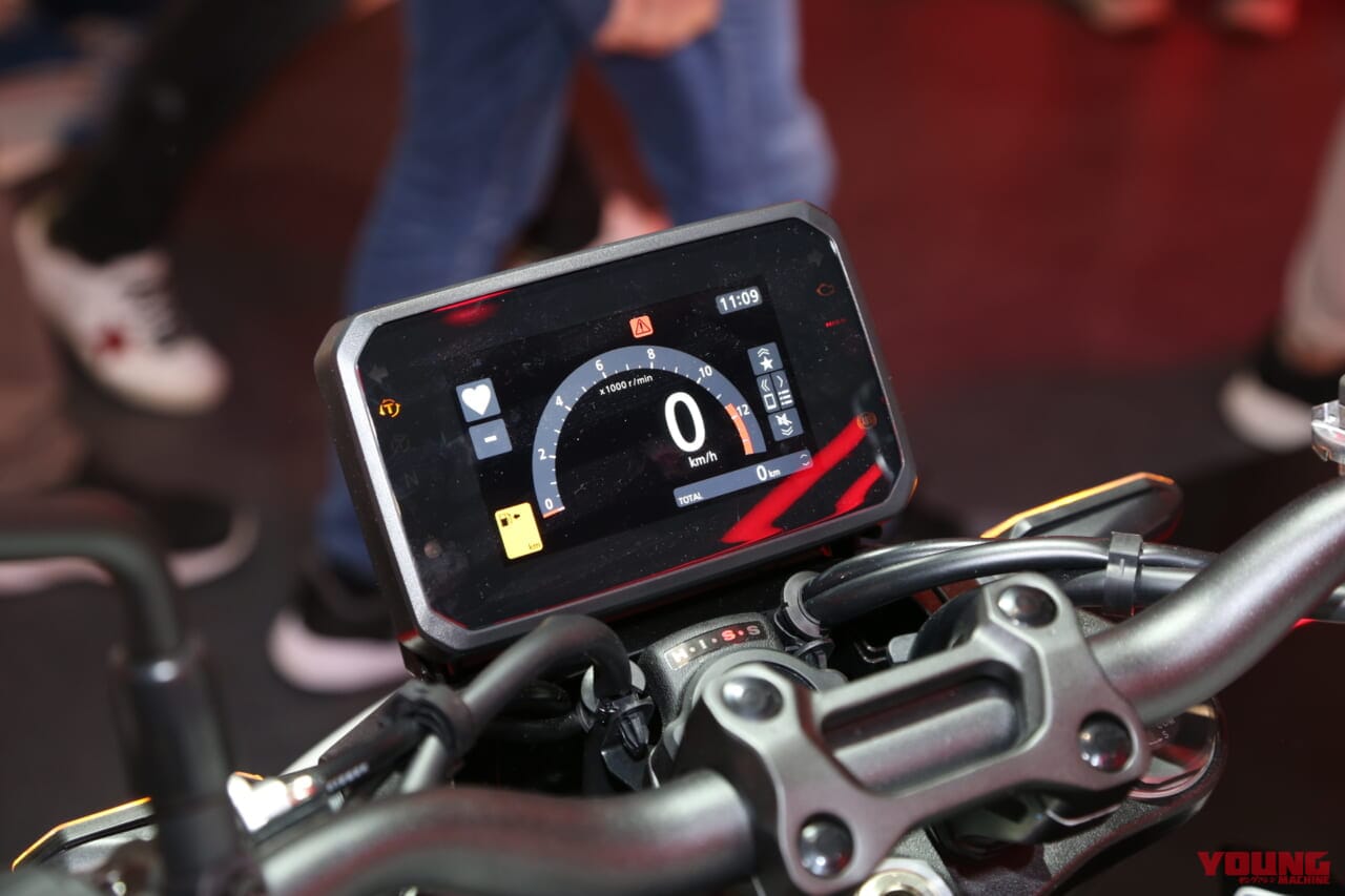 ホンダ|CB1000ホーネット|2024新型ホンダCB1000ホーネットのレッドを現地会場から補足!! 写真中心でお届けします【EICMAミラノショー】